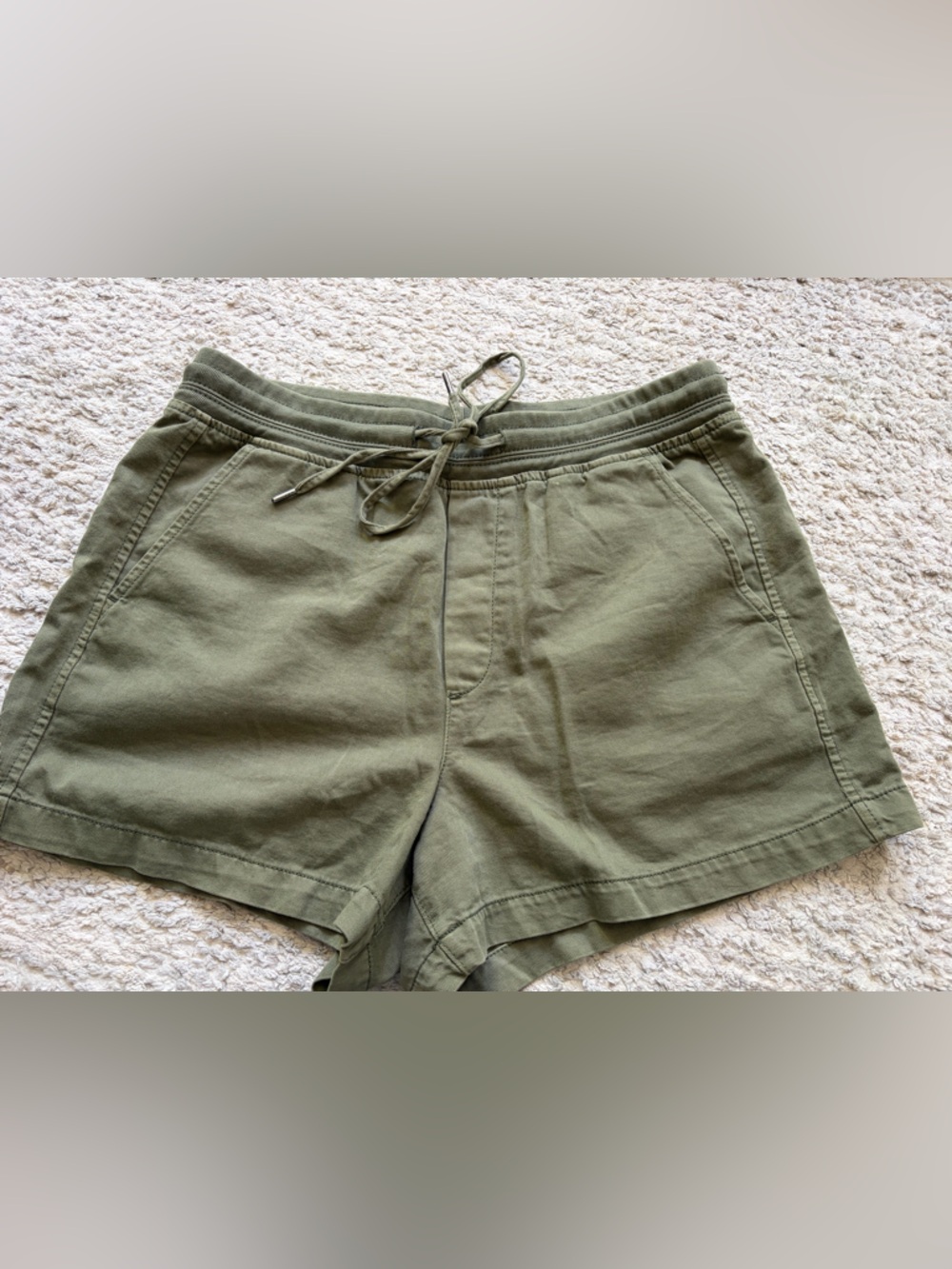 GAP Olive Green Drawstring pull on Shorts Medium